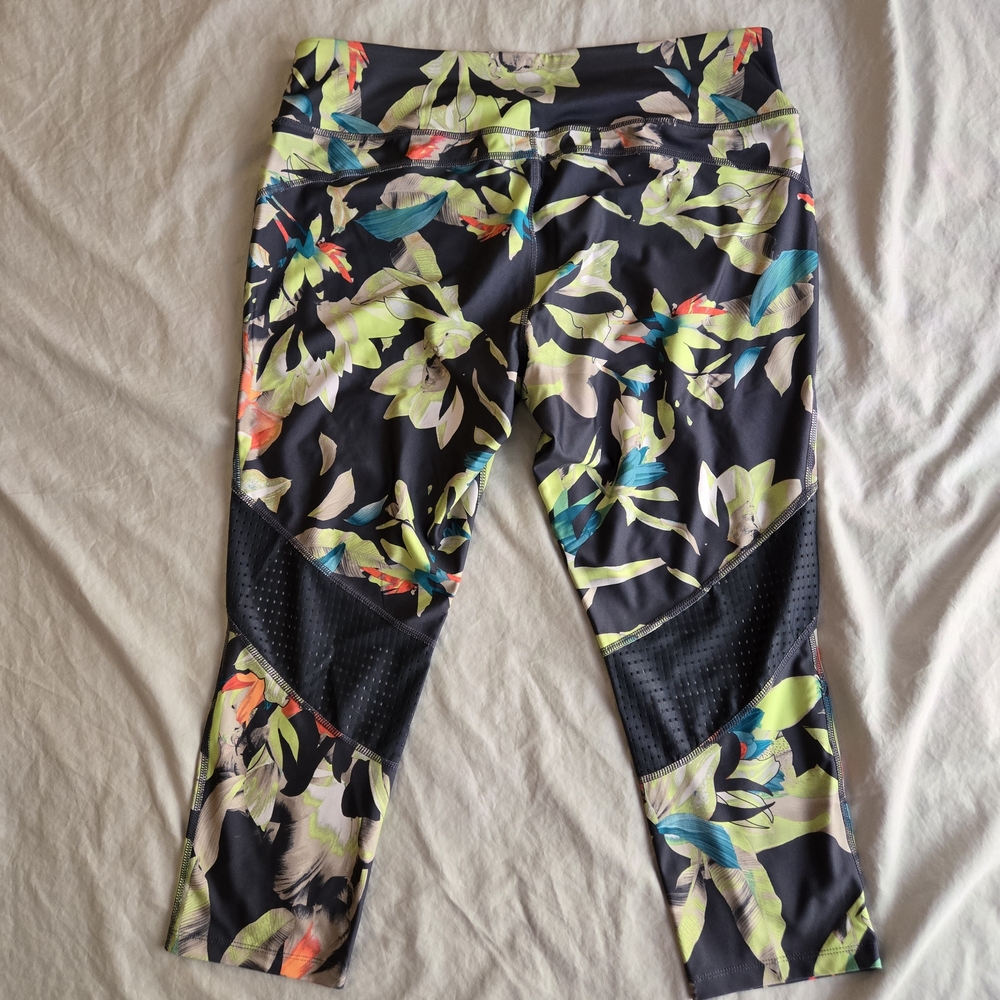 Avia Abstract Iris Grey Stone Tropical Floral Pattern Capri Cropped Leggings EB2 - Picture 8 of 10